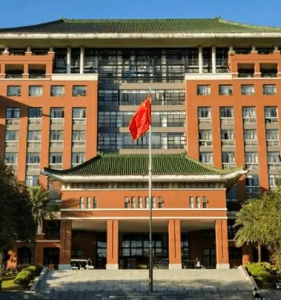 华南东业大学教学楼。